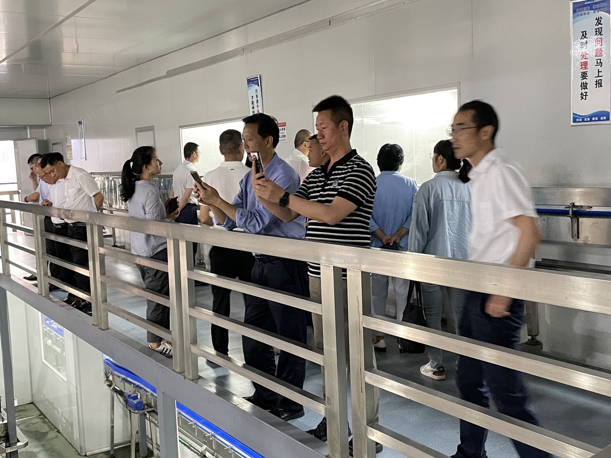 云南省玉溪峨山縣委主要領(lǐng)導(dǎo)張名同志