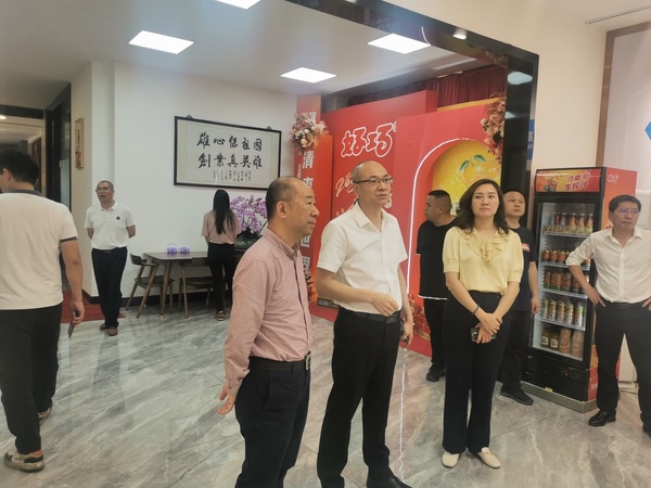 羊城晚報的許志權(quán)，廣東新快報社編委的李志